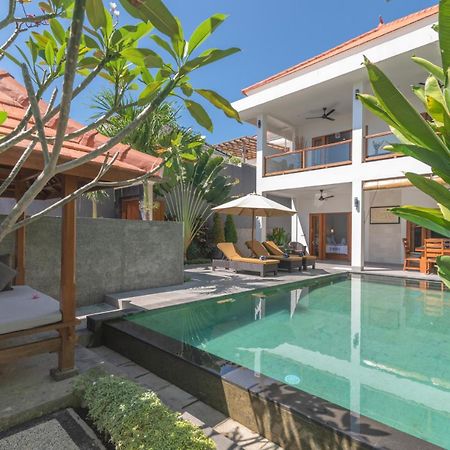 Villa Royal Singaraja Buitenkant foto